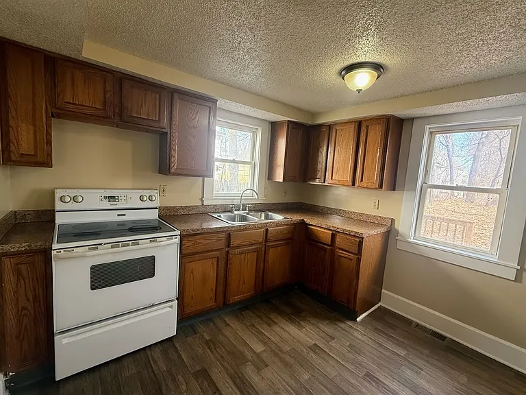 729 Mallison Ave — Photo 3