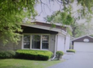 320 Warren Rd, Glenview, IL 60025