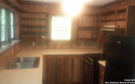 3rd image of 320 Rosewood Ave
