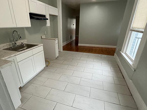 4th image of 36 Stanley St #1
