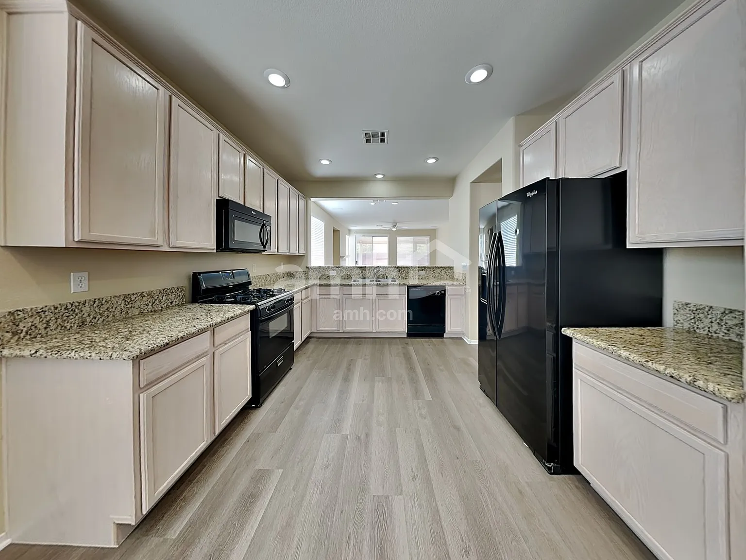 3 bed, 2.0 bath, 1772 sqft, $2,215 — Photo 3