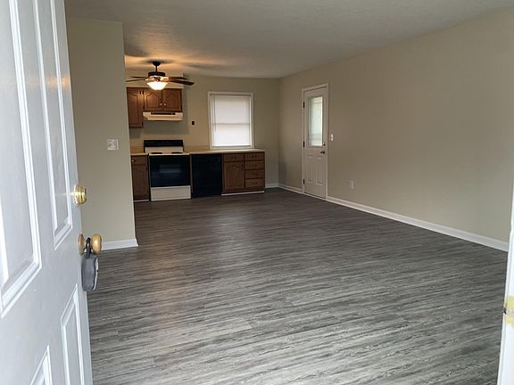 Front open area of living room and kitchen