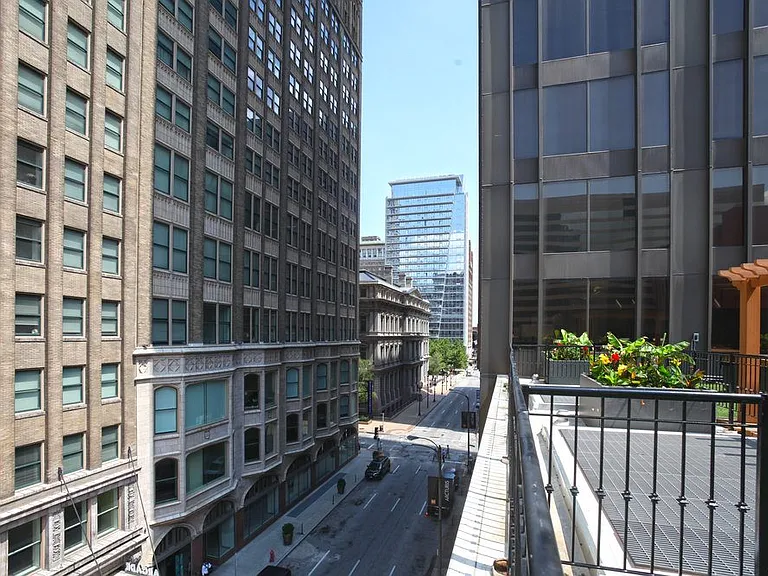 Gallery 720 — Photo 16