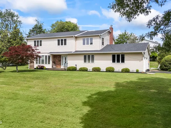 27 Sargent Road, Freehold, NJ 07728