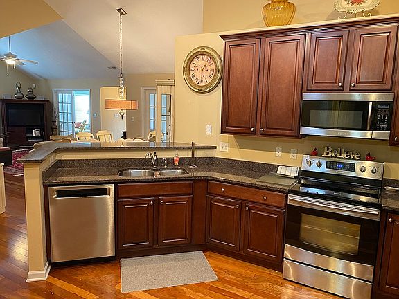 2nd image of 1012 Feltham Ln