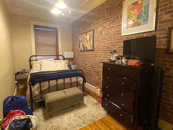 2nd image of 8 W 71st St #4C