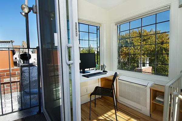 Sold by Brooklyn Bridge | media 23