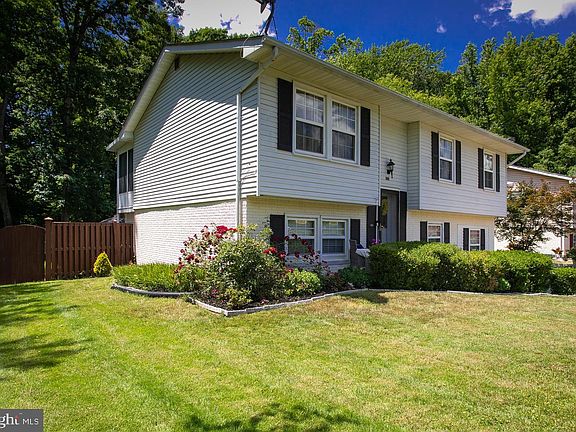 3rd image of 2337 Woodberry Dr