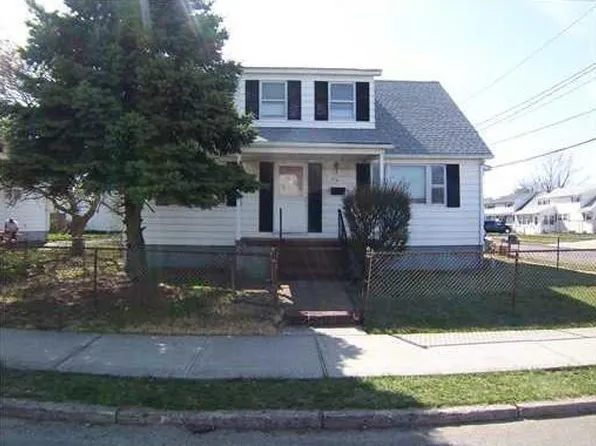 35 McKinley Ave, Carteret, NJ 07008