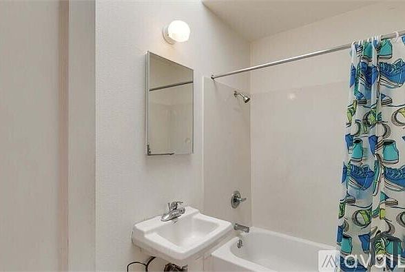 2nd image of 2841 Fruitvale Ave #A