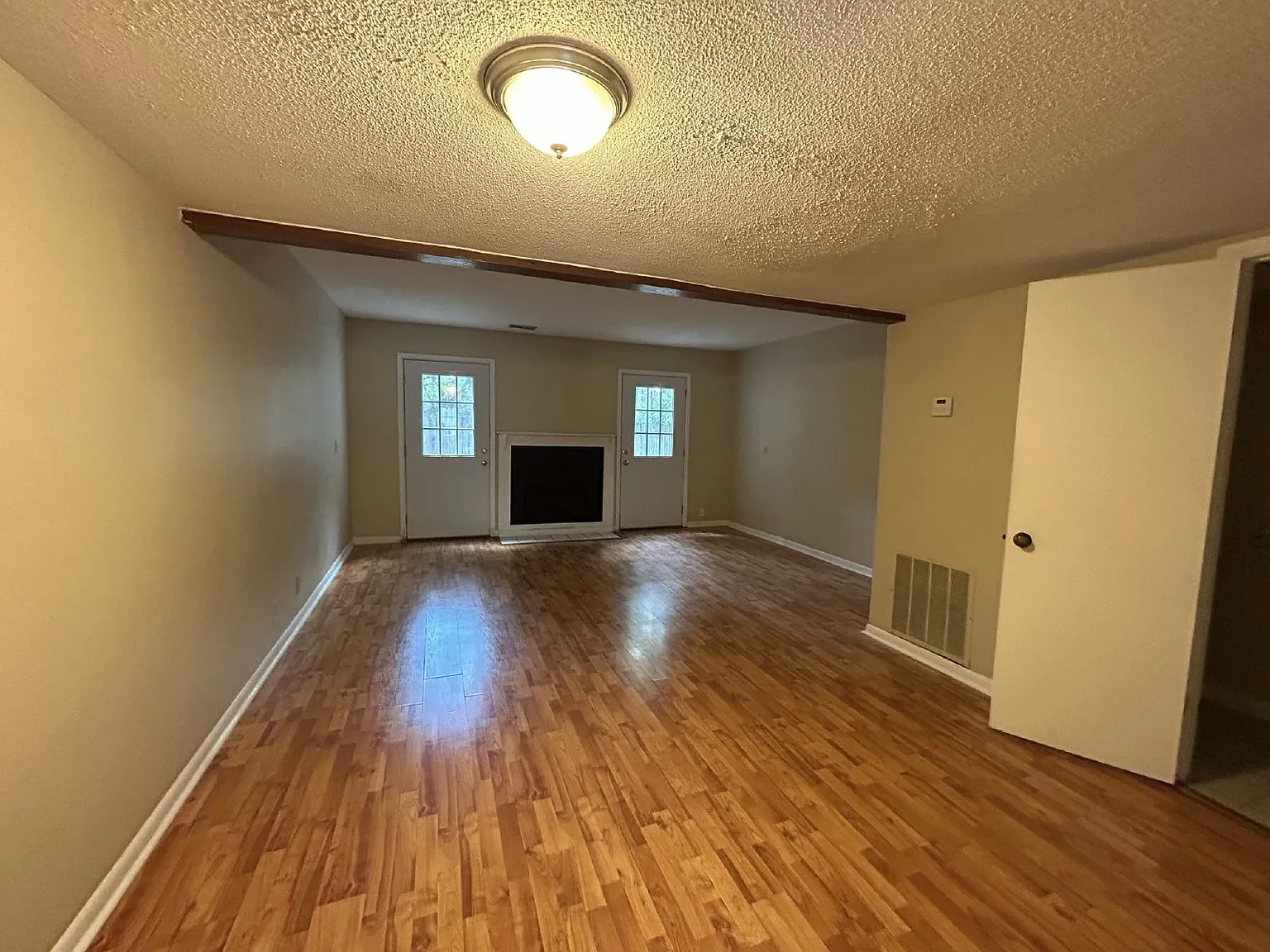 2 bed, 1.5 bath, 1088 sqft, $1,175 — Photo 2