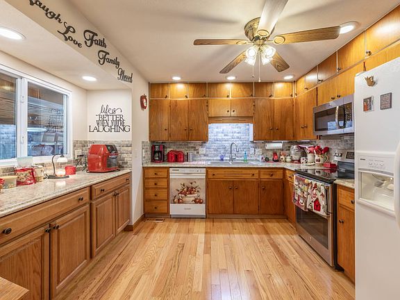 4th image of 119 Lewis St