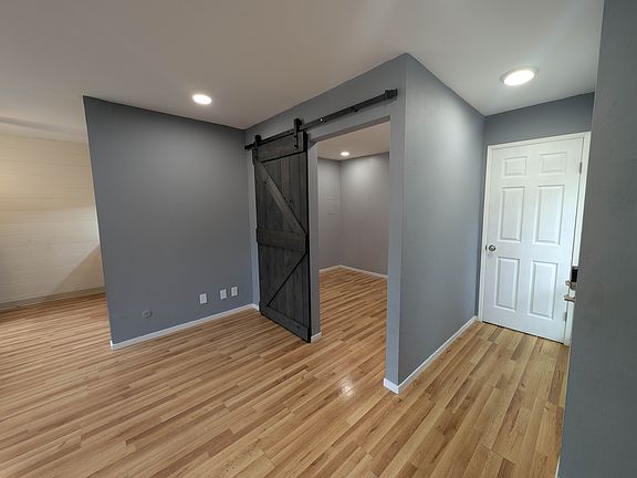 4th image of 942 Kiely Blvd Unit E