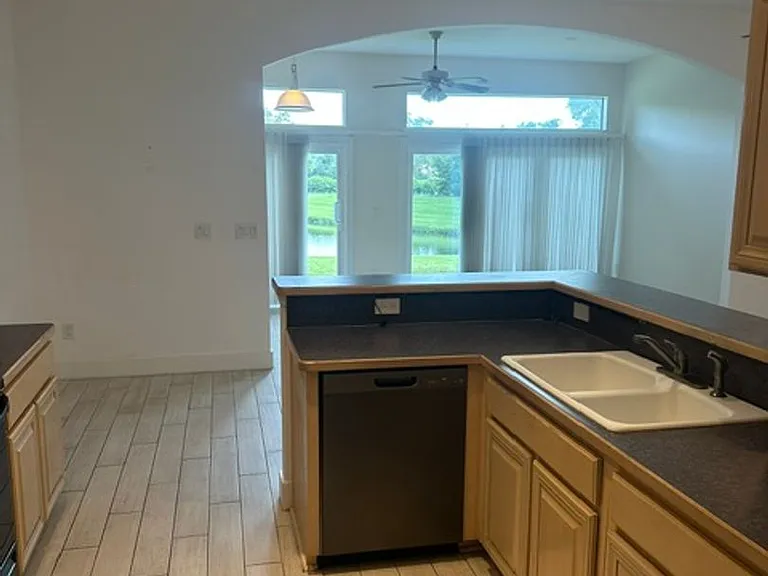 105 Oceans Edge Dr — Photo 9