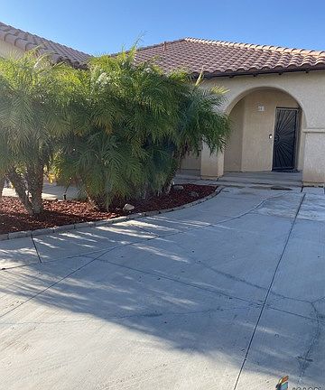 3rd image of 802 Manzanita Dr