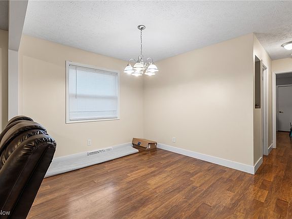 5th image of 514 N Hawkins Ave