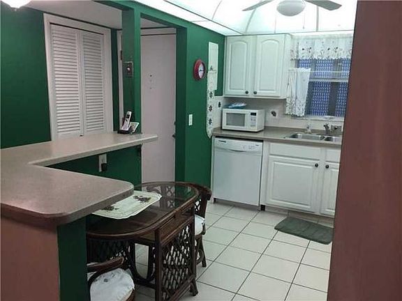 3rd image of 700 SE 6th Ave APT 215