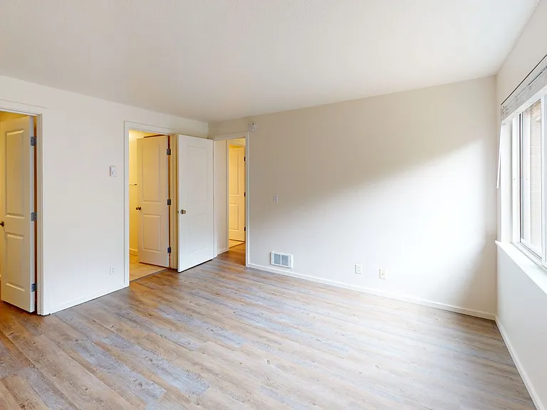 Parkridge Apartments — Photo 6