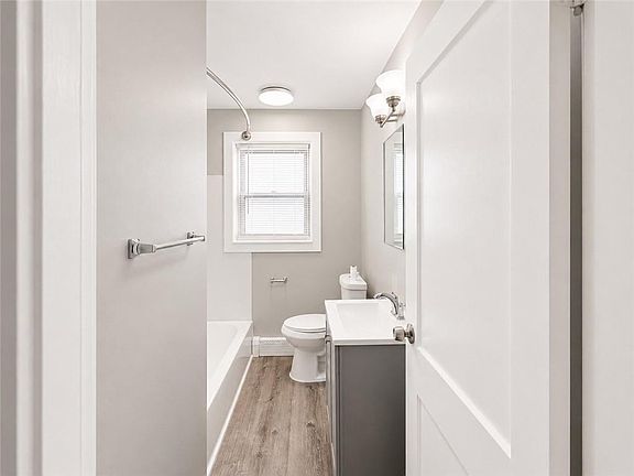 4th image of 1003 Atwells Ave #1