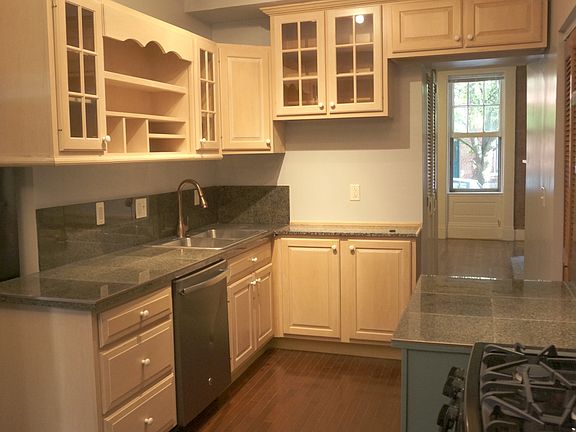 4th image of 212 Orchard St #1