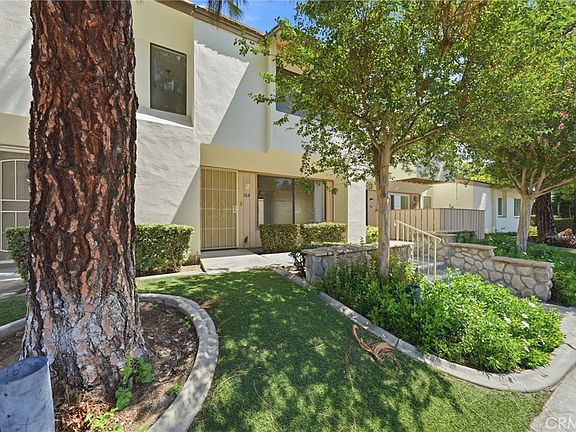 2nd image of 364 Meadow Ct