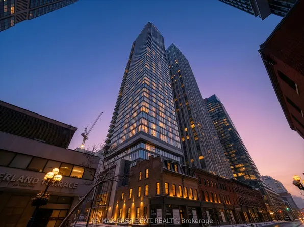 8 Cumberland St #4202, Toronto, ON M4W 0B6