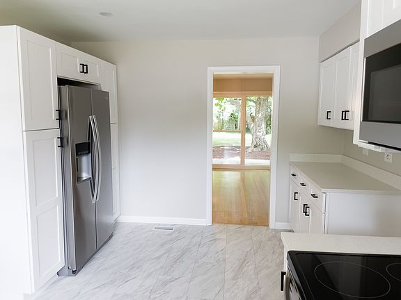5th image of 1241 Oakmont Ave