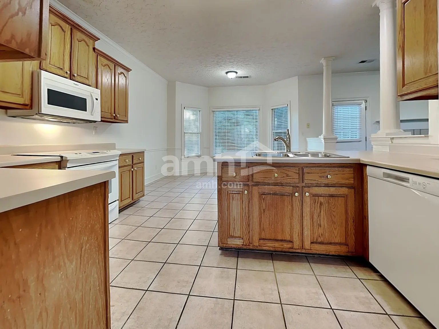 4 bed, 2.5 bath, 2600 sqft, $2,485 — Photo 3