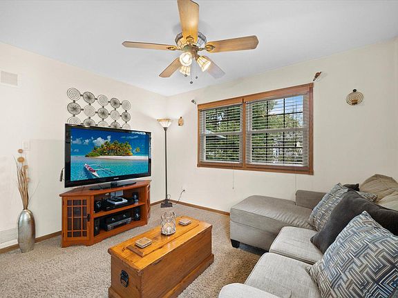 5th image of 305 N Sycamore Ln
