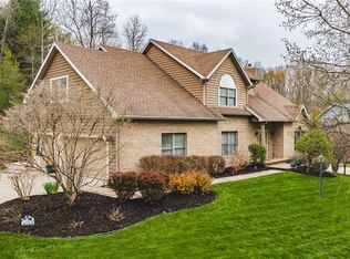 1605 Greenmont Hills Dr, Vienna, WV 26105