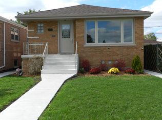 7746 Menard Ave, Burbank, IL 60459
