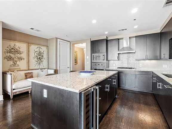 4th image of 3630 Peachtree Rd NE Unit 2002