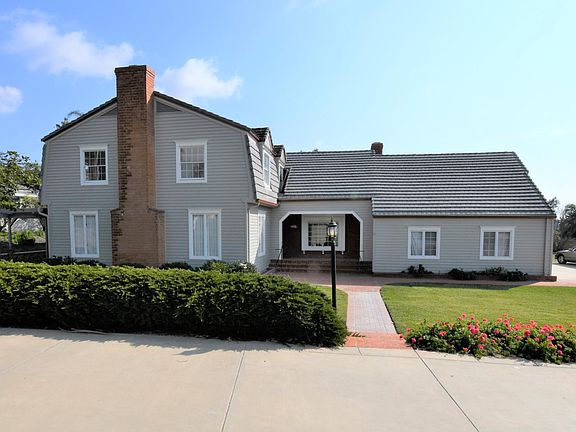 3rd image of 490 N Avocado Pl