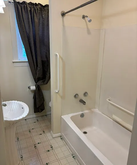 1600 N Main St #1 — Photo 8