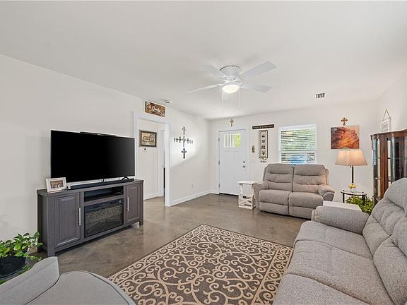 4th image of 22045 7th St