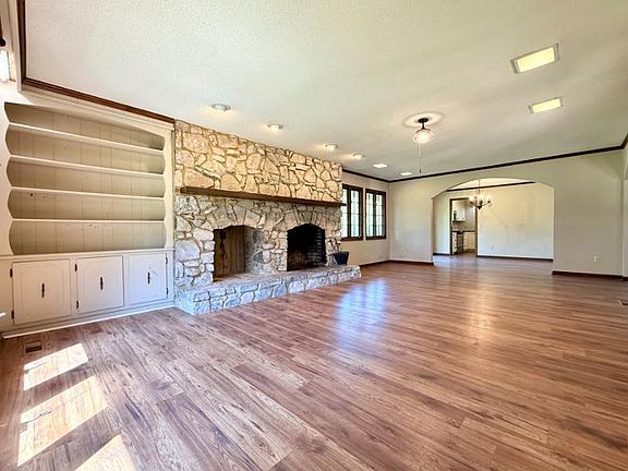 5th image of 103 Sidney Dr