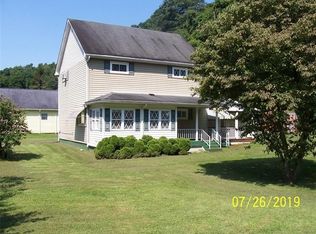 515 Pike Run Dr, Daisytown, PA 15427