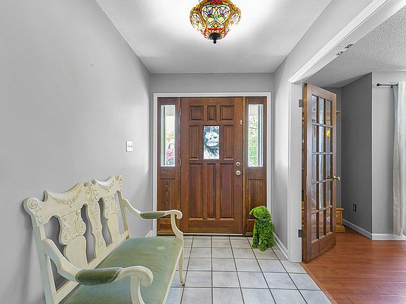 2nd image of 1015 Melissa Ln