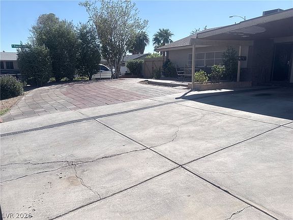 3rd image of 3982 Saguaro Ln