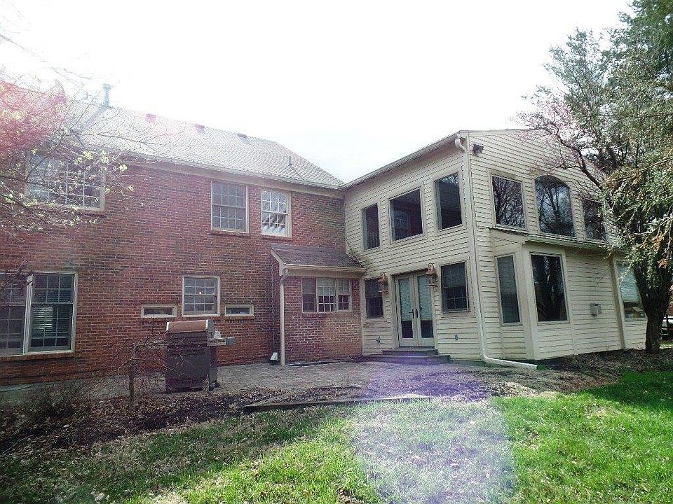 2nd image of 817 Huntersknoll Ln