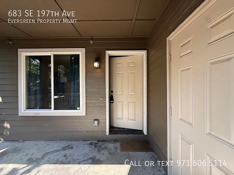 683 SE 197th Ave — Photo 1
