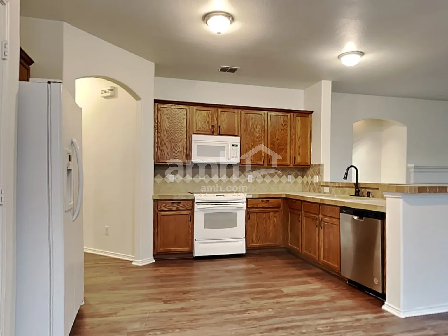 3 bed, 2.0 bath, 2150 sqft, $2,415 — Photo 3