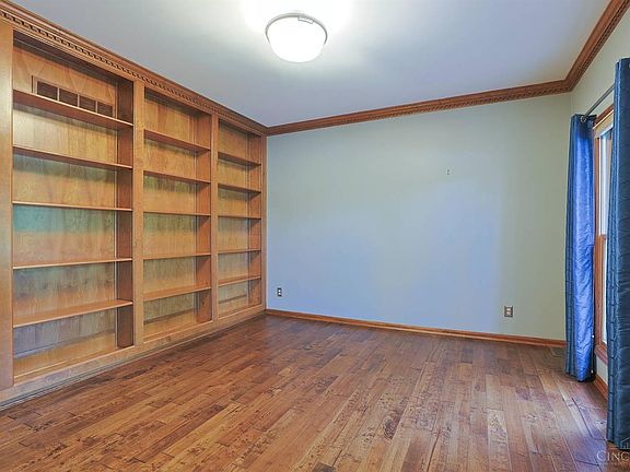 4th image of 7939 Woodglen Dr