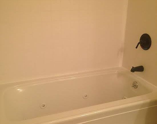 4th image of 1000 Lakewood Dr APT 12
