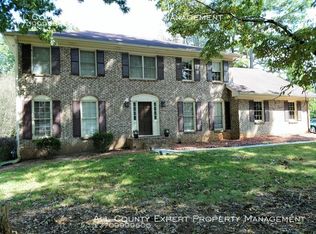 2300 Fenhurst Pl, Dunwoody, GA 30338