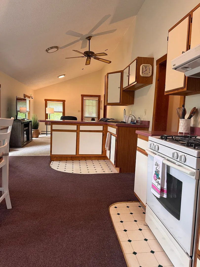 Fully Furnished 2 Bedroom in West Lebanon — Photo 4