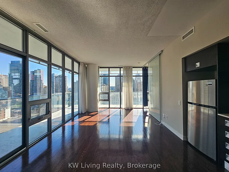 33 Charles St E #1305 — Photo 1