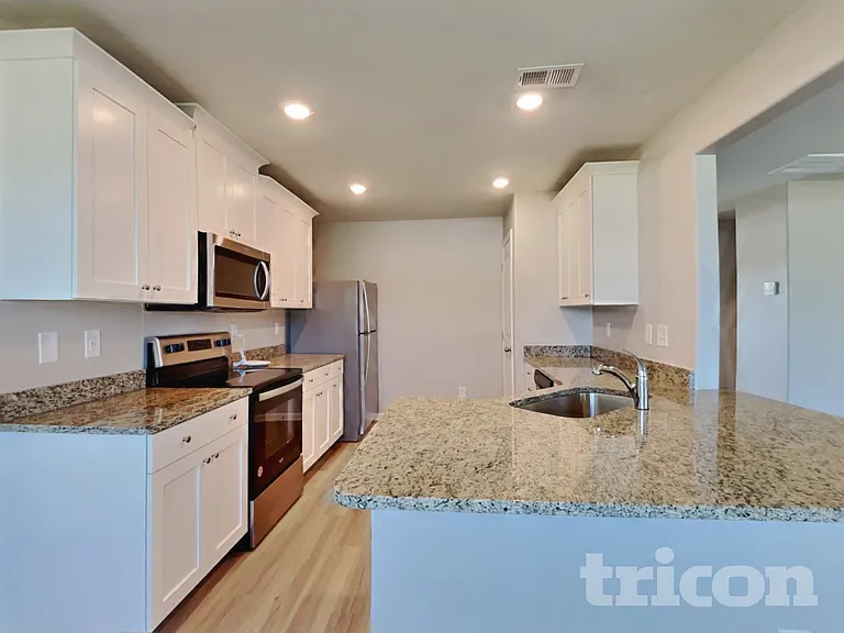 260 Chedworth Dr — Photo 4