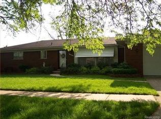 30500 Taylor St, Saint Clair Shores, MI 48082
