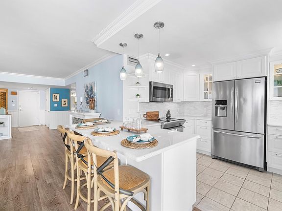 3rd image of 1010 S Ocean Boulevard #710